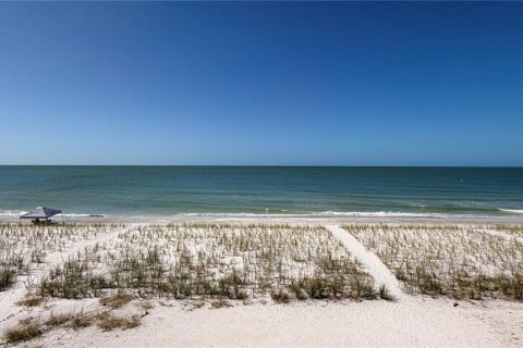 Villa ou maison à vendre à Treasure Island, Floride: 3 chambres, 222.22 m2 № 2432645 - photo 2