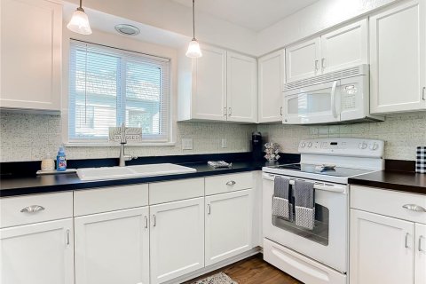 Купить кондоминиум в Деланд, Флорида 6 комнат, 107.4м2, № 1441369 - фото 4