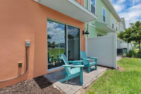 Touwnhouse à vendre à Kissimmee, Floride: 2 chambres, 129.51 m2 № 2375436 - photo 3