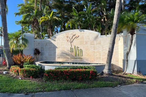 Condominio en venta en Pembroke Pines, Florida, 2 dormitorios, 101.36 m2 № 1957771 - foto 1