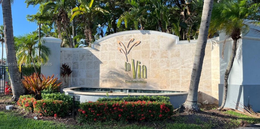 Condominio en Pembroke Pines, Florida, 2 dormitorios  № 1957771