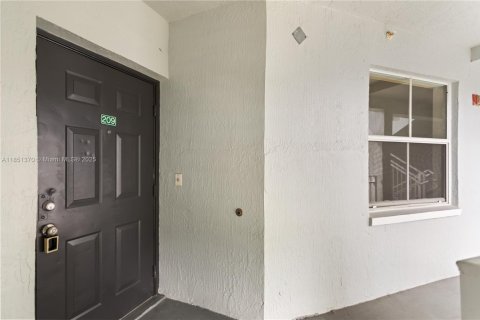 Condominio en venta en Pembroke Pines, Florida, 2 dormitorios, 101.36 m2 № 1957771 - foto 18