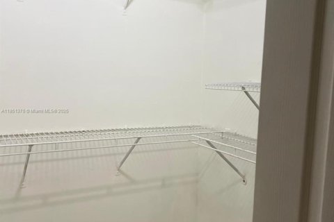 Condominio en venta en Pembroke Pines, Florida, 2 dormitorios, 101.36 m2 № 1957771 - foto 17