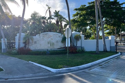 Condominio en venta en Pembroke Pines, Florida, 2 dormitorios, 101.36 m2 № 1957771 - foto 2