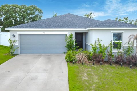 House in Mascotte, Florida 3 bedrooms, 142.79 sq.m. № 2094004