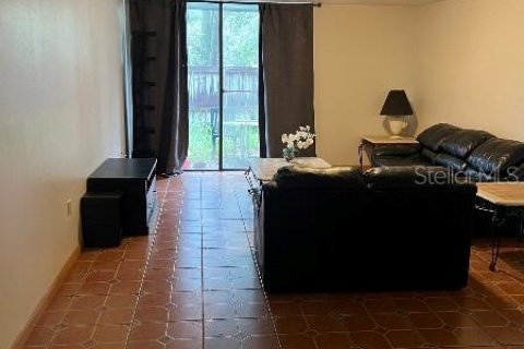 Condo in Gainesville, Florida, 3 bedrooms  № 1515662 - photo 2