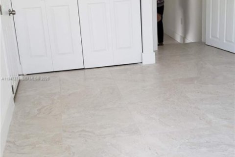 Снять в аренду виллу или дом в Майами, Флорида 2 спальни, 193.14м2, № 2003501 - фото 12