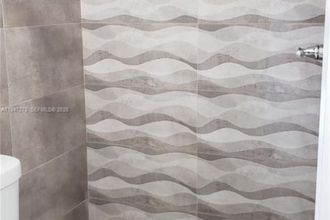 Снять в аренду виллу или дом в Майами, Флорида 2 спальни, 193.14м2, № 2003501 - фото 7