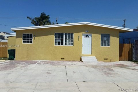 Снять в аренду виллу или дом в Майами, Флорида 2 спальни, 193.14м2, № 2003501 - фото 17