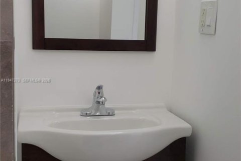 Снять в аренду виллу или дом в Майами, Флорида 2 спальни, 193.14м2, № 2003501 - фото 9