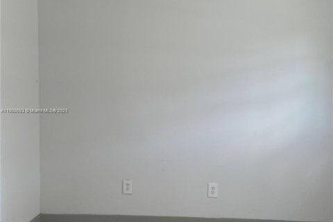 House in Miami, Florida 1 bedroom, 198.53 sq.m. № 1748477 - photo 7