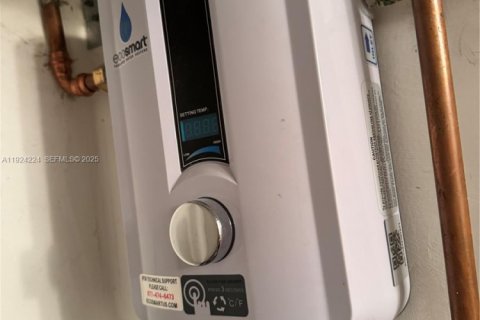 Condo in Miami, Florida, 2 bedrooms  № 1982826 - photo 22