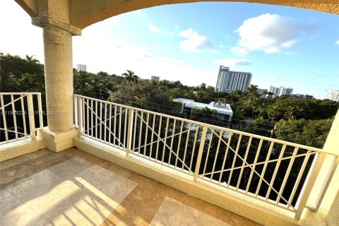 Condo in Miami, Florida, 2 bedrooms  № 1982826 - photo 6