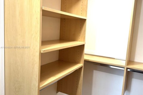 Condo in Miami, Florida, 2 bedrooms  № 1982826 - photo 16