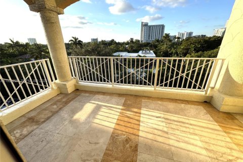 Condo in Miami, Florida, 2 bedrooms  № 1982826 - photo 5
