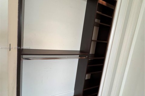 Condo in Miami, Florida, 2 bedrooms  № 1982826 - photo 19