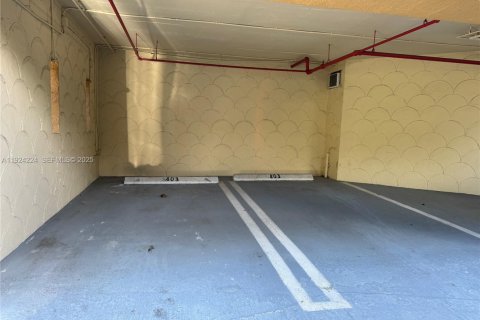 Condo in Miami, Florida, 2 bedrooms  № 1982826 - photo 23