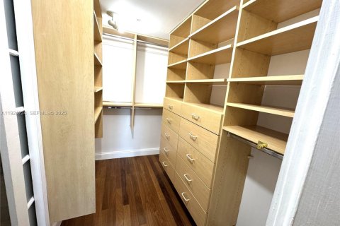 Condo in Miami, Florida, 2 bedrooms  № 1982826 - photo 15