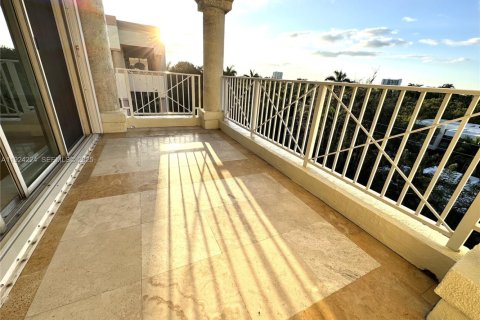 Condo in Miami, Florida, 2 bedrooms  № 1982826 - photo 4