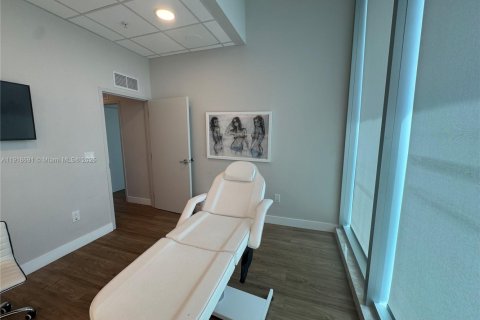 Immobilier commercial à vendre à Aventura, Floride № 2297743 - photo 5
