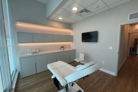 Immobilier commercial à vendre à Aventura, Floride № 2297743 - photo 4