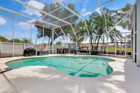 House in Tampa, Florida 4 bedrooms, 219.25 sq.m. № 2226107 - photo 15