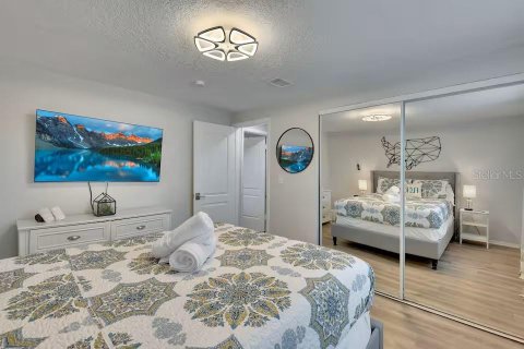 House in Tampa, Florida 4 bedrooms, 219.25 sq.m. № 2226107 - photo 8