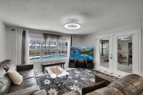 House in Tampa, Florida 4 bedrooms, 219.25 sq.m. № 2226107 - photo 24