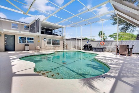 House in Tampa, Florida 4 bedrooms, 219.25 sq.m. № 2226107 - photo 16