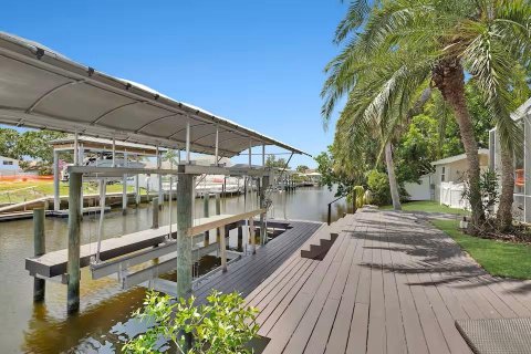 House in Tampa, Florida 4 bedrooms, 219.25 sq.m. № 2226107 - photo 30