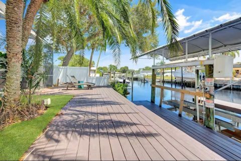 House in Tampa, Florida 4 bedrooms, 219.25 sq.m. № 2226107 - photo 27