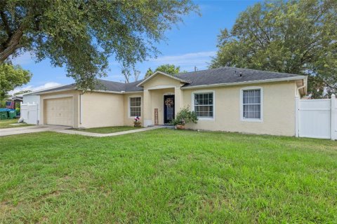 Villa ou maison à vendre à Deltona, Floride: 3 chambres, 155.7 m2 № 2304728 - photo 2