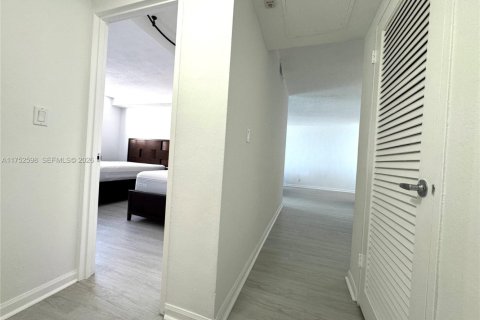 Copropriété à vendre à Hollywood, Floride: 2 chambres, 116.22 m2 № 2038646 - photo 15