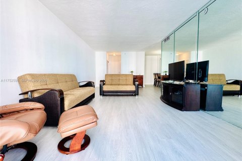 Copropriété à vendre à Hollywood, Floride: 2 chambres, 116.22 m2 № 2038646 - photo 9