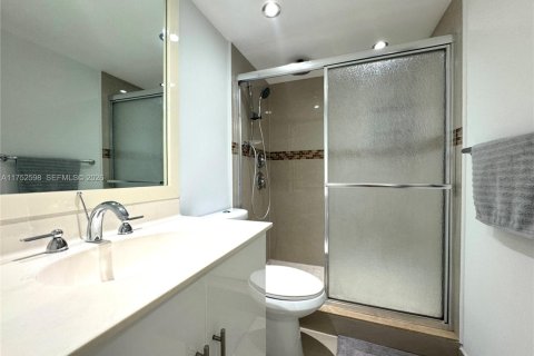 Copropriété à vendre à Hollywood, Floride: 2 chambres, 116.22 m2 № 2038646 - photo 23