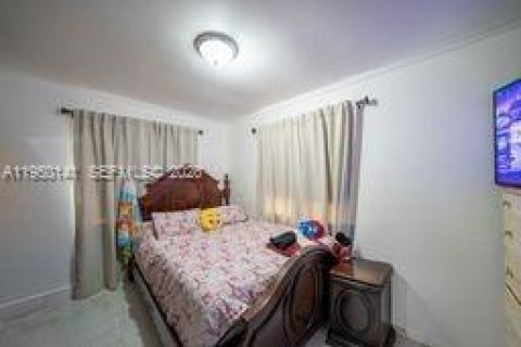 House in North Miami, Florida 4 bedrooms, 152.36 sq.m. № 2005445 - photo 21