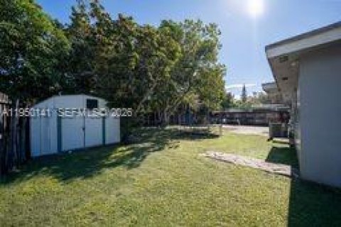 House in North Miami, Florida 4 bedrooms, 152.36 sq.m. № 2005445 - photo 23