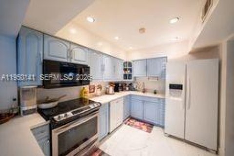 House in North Miami, Florida 4 bedrooms, 152.36 sq.m. № 2005445 - photo 12