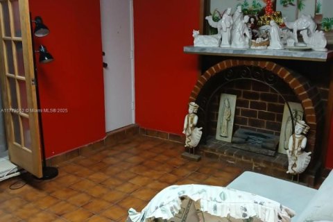 House in Miami, Florida 4 bedrooms, 231.23 sq.m. № 1603377 - photo 9