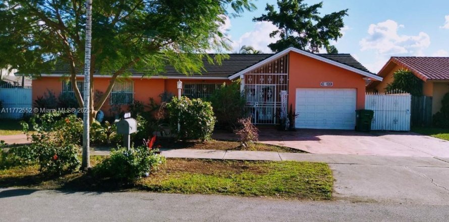 House in Miami, Florida 4 bedrooms, 231.23 sq.m. № 1603377