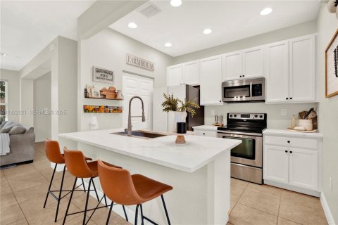 Купить таунхаус в Пемброк-Пайнс, Флорида 3 спальни, 169.64м2, № 1977165 - фото 11