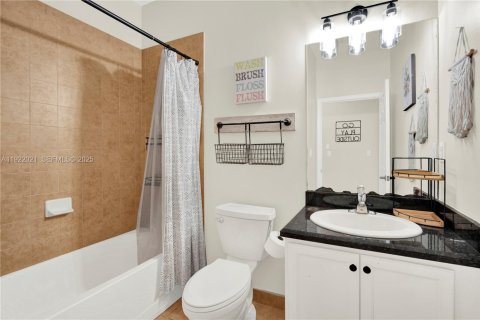 Купить таунхаус в Пемброк-Пайнс, Флорида 3 спальни, 169.64м2, № 1977165 - фото 17