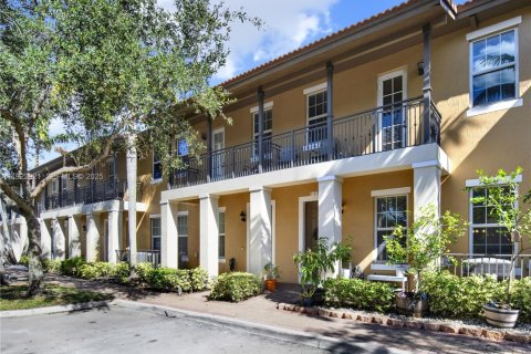 Купить таунхаус в Пемброк-Пайнс, Флорида 3 спальни, 169.64м2, № 1977165 - фото 2