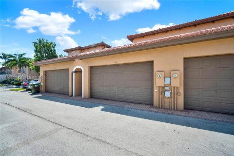 Купить таунхаус в Пемброк-Пайнс, Флорида 3 спальни, 169.64м2, № 1977165 - фото 4