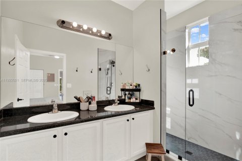 Купить таунхаус в Пемброк-Пайнс, Флорида 3 спальни, 169.64м2, № 1977165 - фото 23