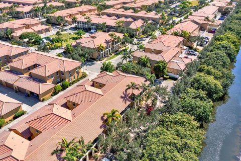 Купить таунхаус в Пемброк-Пайнс, Флорида 3 спальни, 169.64м2, № 1977165 - фото 29