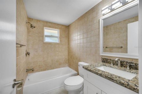 Casa en venta en Tampa, Florida, 4 dormitorios, 158.86 m2 № 1870375 - foto 9