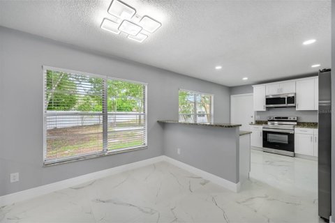 Casa en venta en Tampa, Florida, 4 dormitorios, 158.86 m2 № 1870375 - foto 13