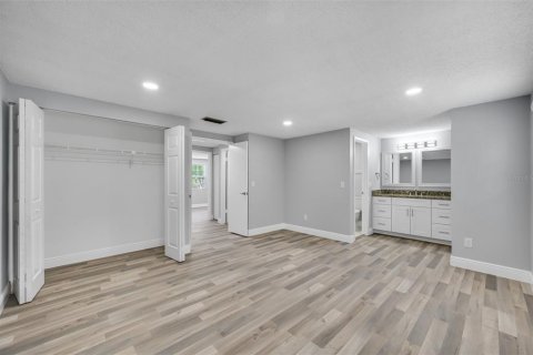 Casa en venta en Tampa, Florida, 4 dormitorios, 158.86 m2 № 1870375 - foto 8