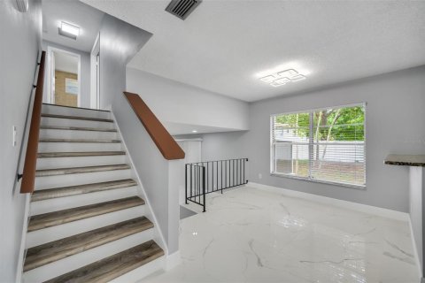 Casa en venta en Tampa, Florida, 4 dormitorios, 158.86 m2 № 1870375 - foto 12